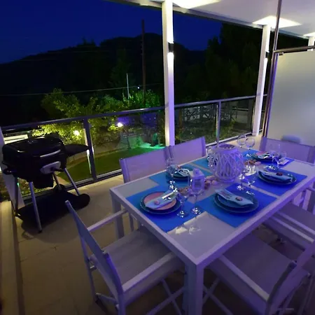 V Luxury 3 Apartment