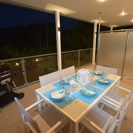V Luxury 3 Toroni