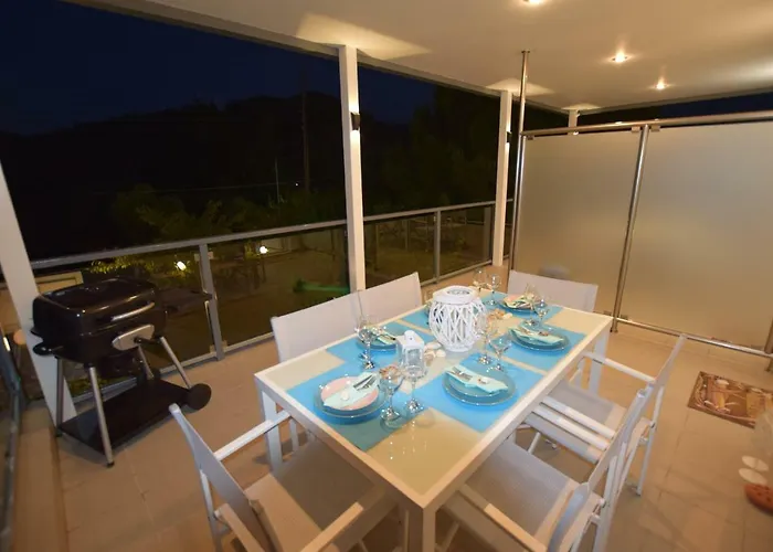 V Luxury 3 Toroni